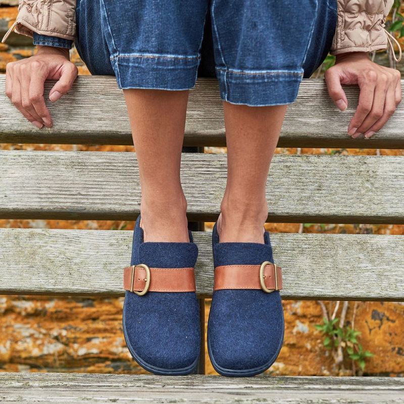 Born Women's Lia Clogs - Navy Felt Combo (Blue)