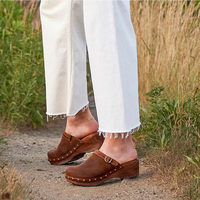 Born Women's Jewel Clogs - Glazed Ginger Distressed (Brown)