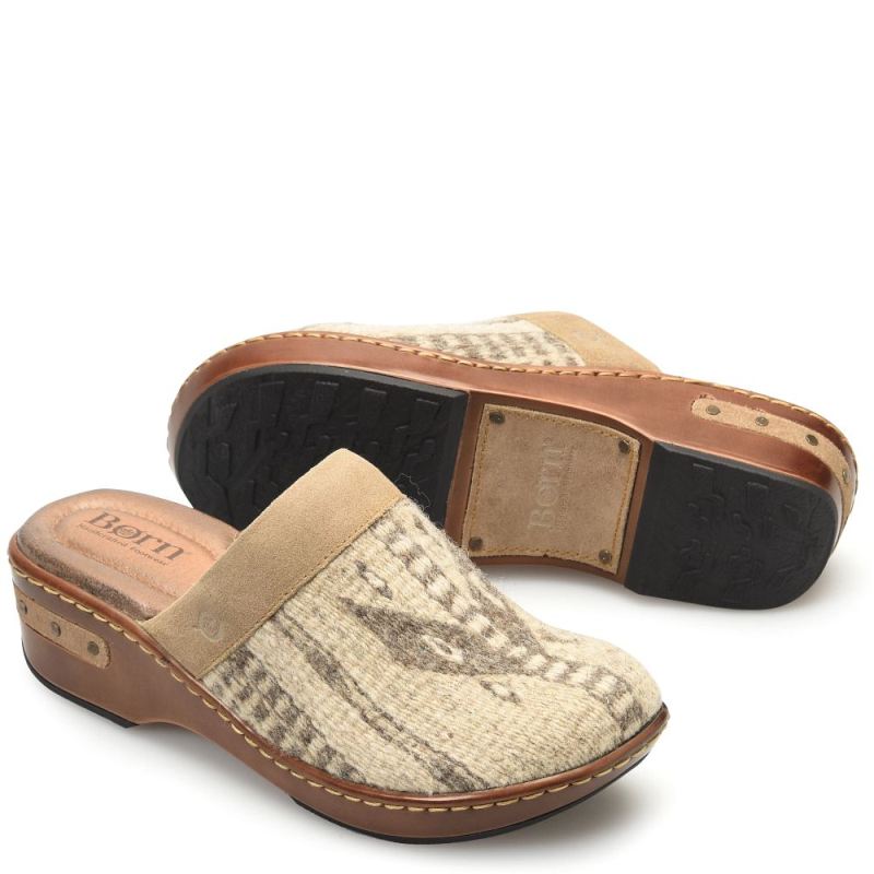 Born Women's Bandy Blanket Clogs - Birch Blanket Combo (Tan)